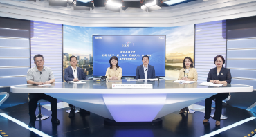 深圳市委教育工委委员，深圳市教育局党组成员、副局长赵立、深圳市教科院副院长 潘希武.jpg